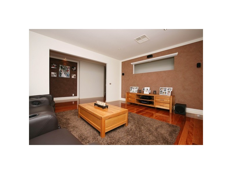 5 Marrowie Place, Taylors Hill VIC 3037