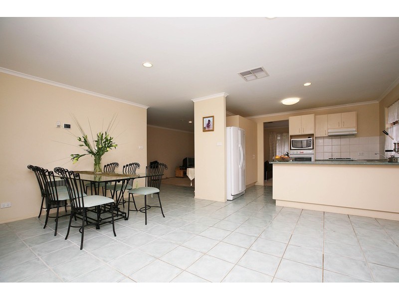 53 Kenswick Drive, Hillside VIC 3037