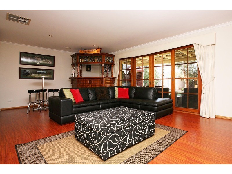 5 Palm Close, Hillside VIC 3037