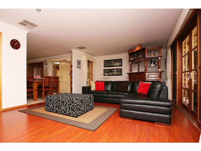 5 Palm Close, Hillside VIC 3037