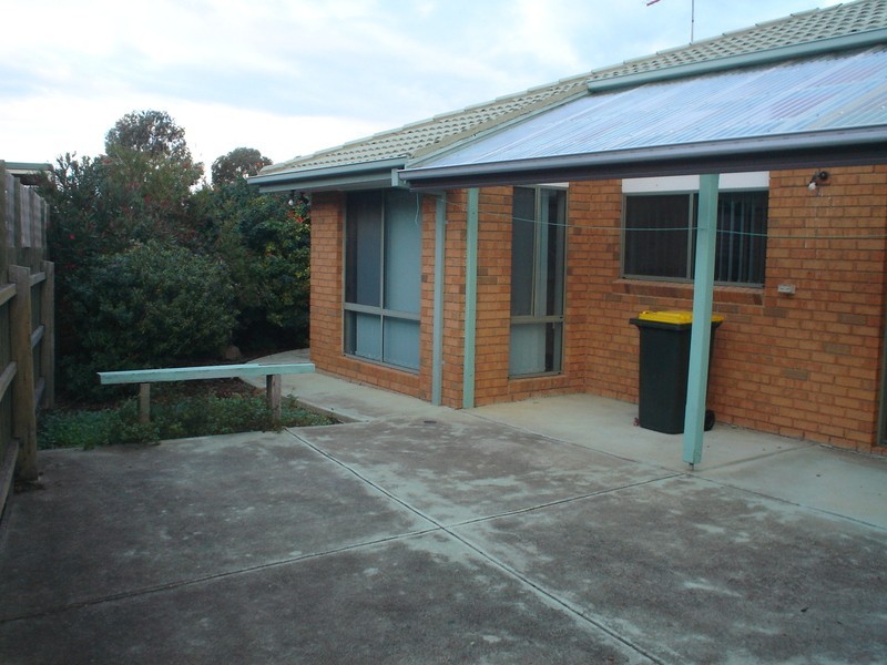 2 Cowley Street, Delahey VIC 3037