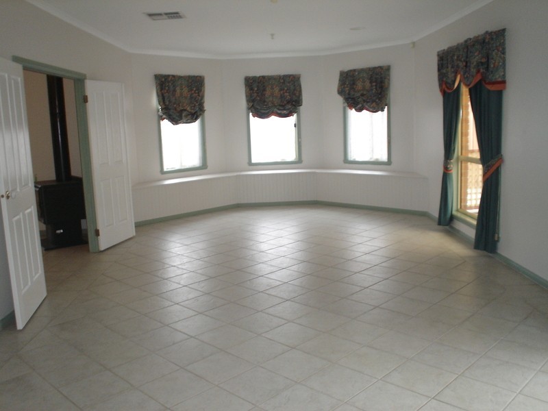 9 Beaumont Court, Sydenham VIC 3037