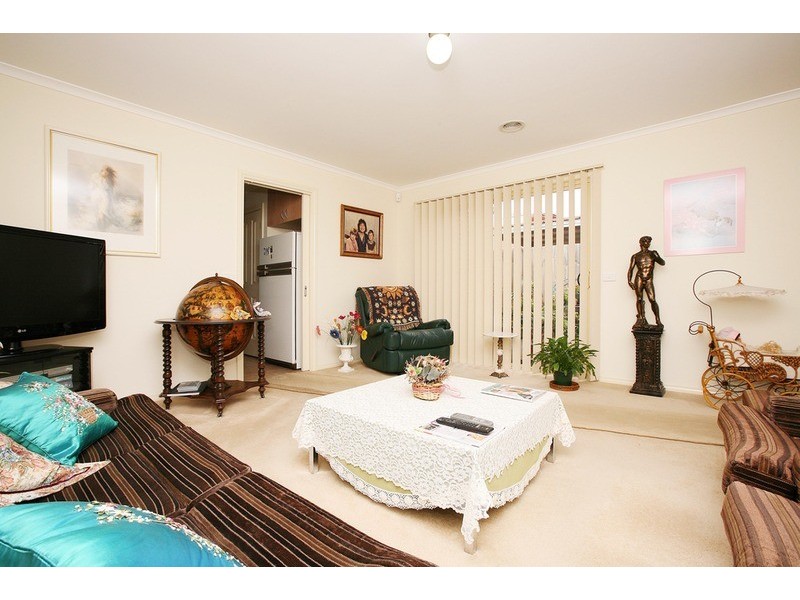 2/9 Marner Avenue, Hillside VIC 3037