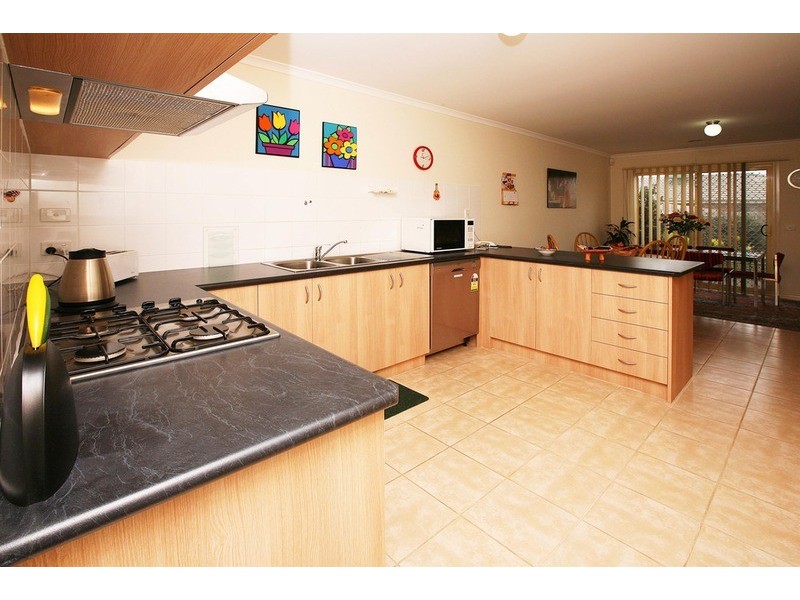 2/9 Marner Avenue, Hillside VIC 3037