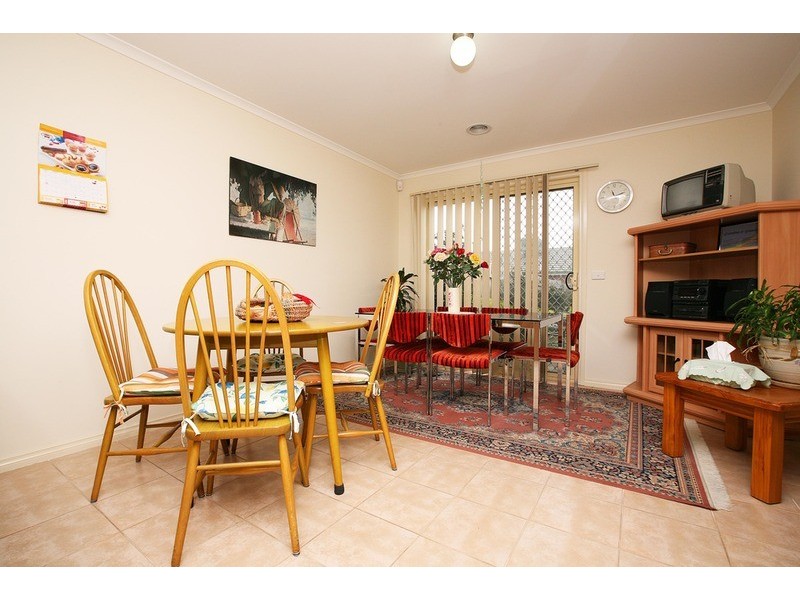 2/9 Marner Avenue, Hillside VIC 3037