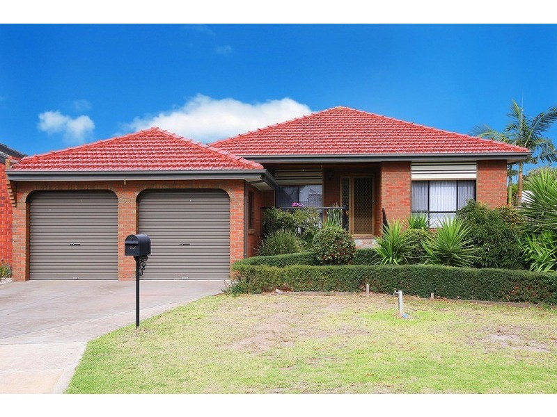 22 Admirals Crescent, Taylors Lakes VIC 3038