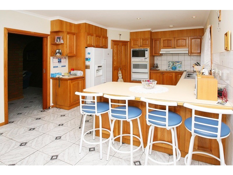 22 Admirals Crescent, Taylors Lakes VIC 3038