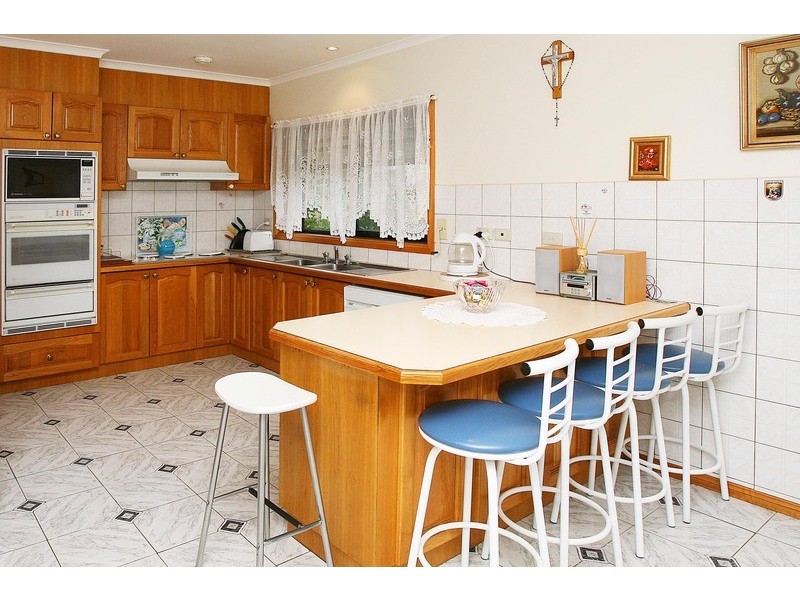 22 Admirals Crescent, Taylors Lakes VIC 3038