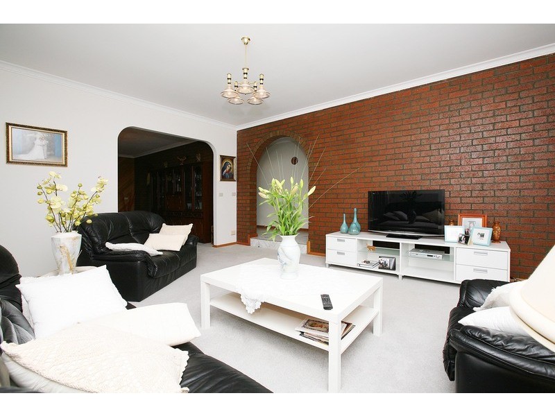 22 Admirals Crescent, Taylors Lakes VIC 3038