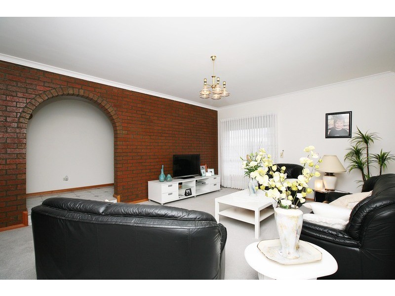 22 Admirals Crescent, Taylors Lakes VIC 3038