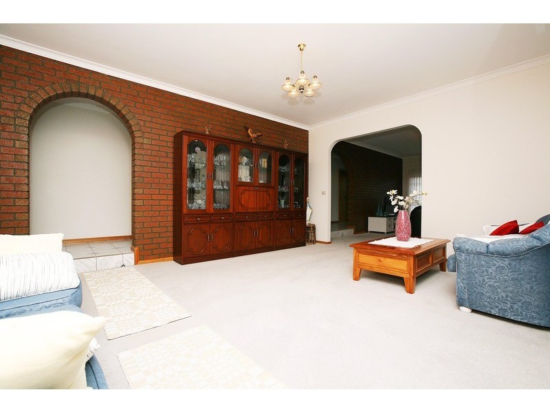 22 Admirals Crescent, Taylors Lakes VIC 3038