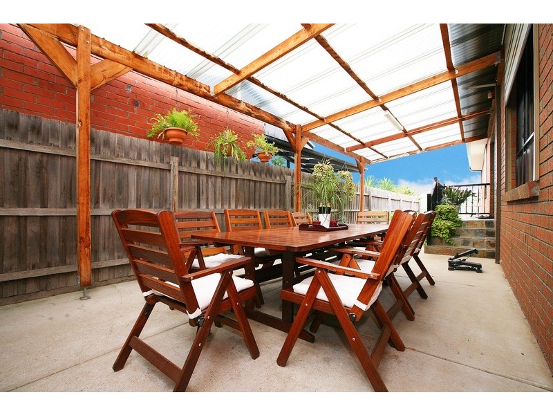 22 Admirals Crescent, Taylors Lakes VIC 3038