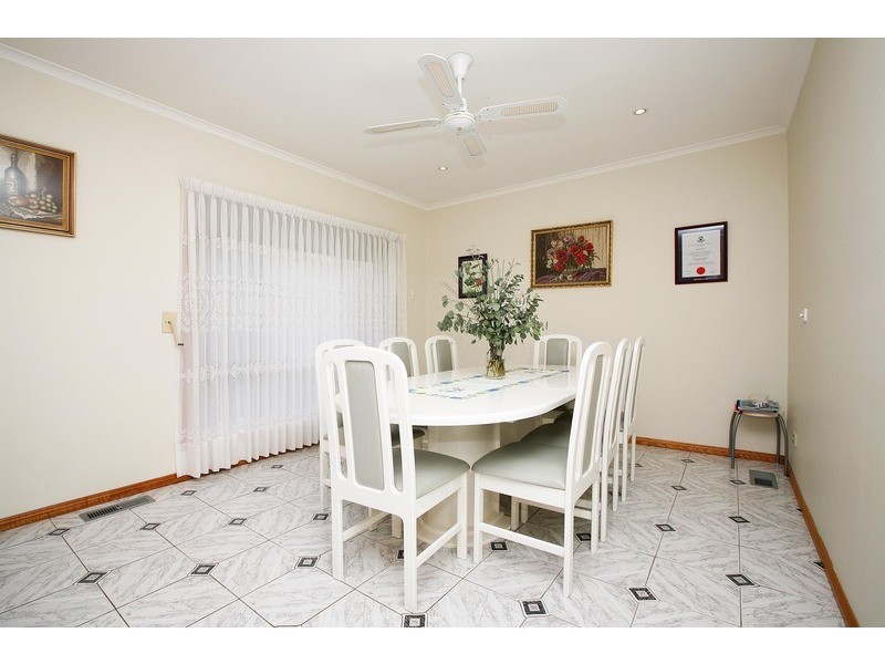 22 Admirals Crescent, Taylors Lakes VIC 3038