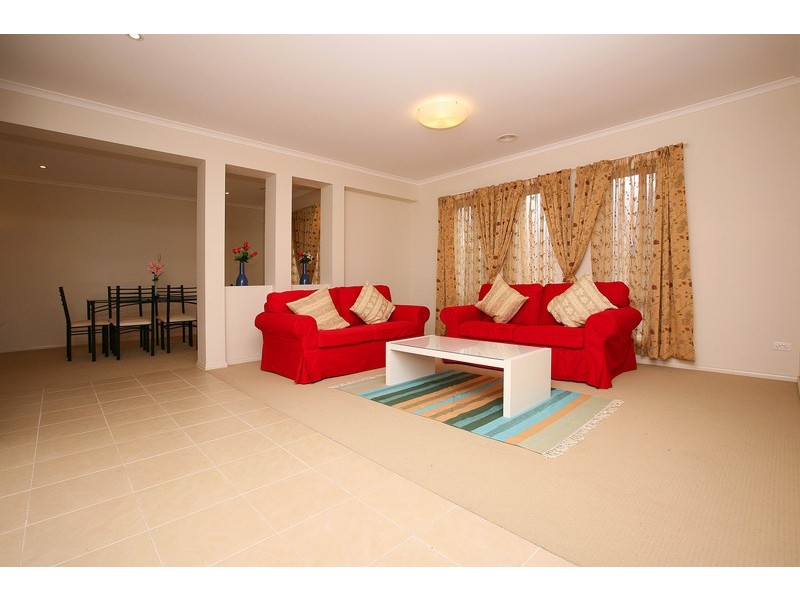 71 Hillcrest Drive, Hillside VIC 3037