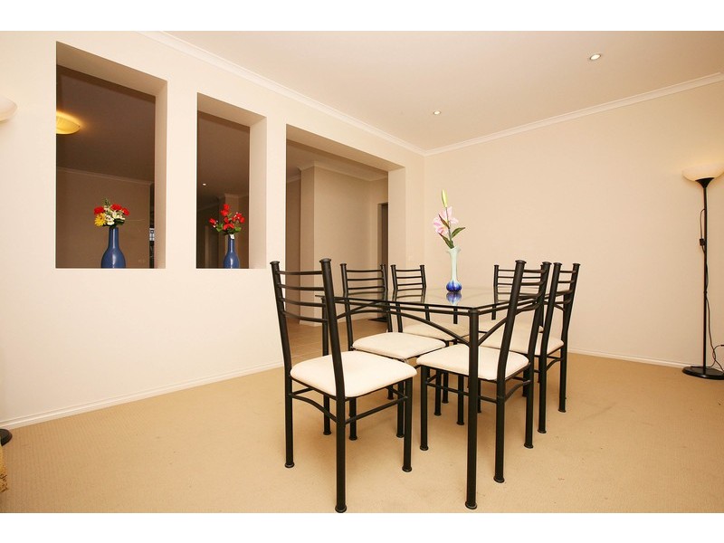 71 Hillcrest Drive, Hillside VIC 3037