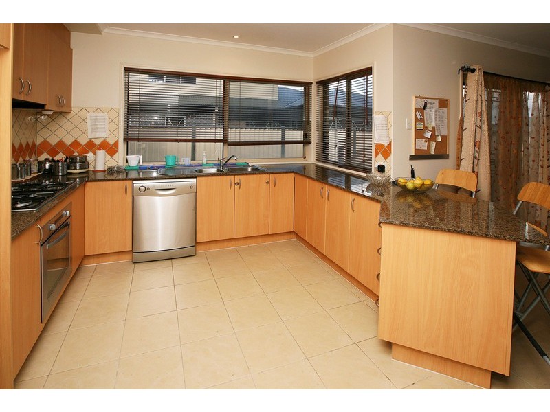 71 Hillcrest Drive, Hillside VIC 3037