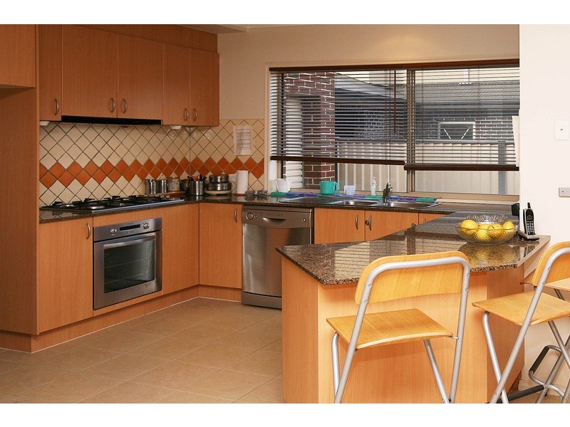 71 Hillcrest Drive, Hillside VIC 3037