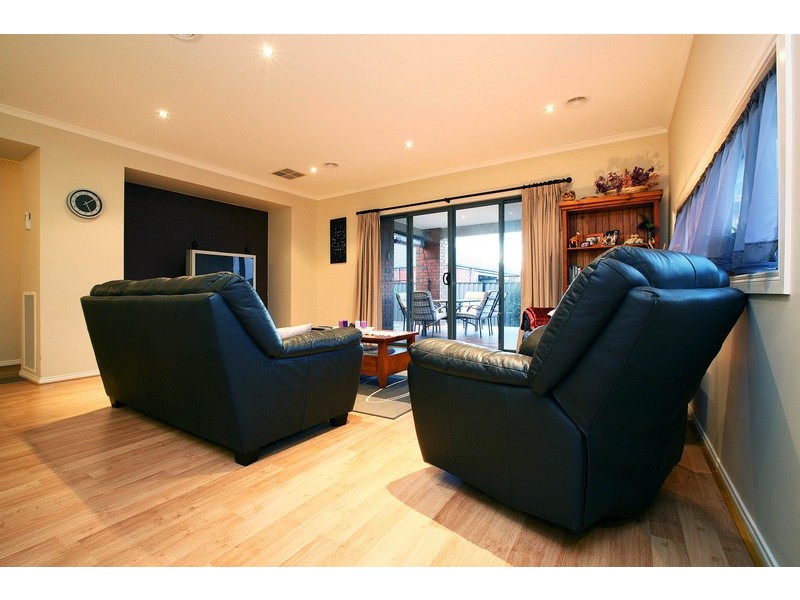 24 Domain Drive, Hillside VIC 3037