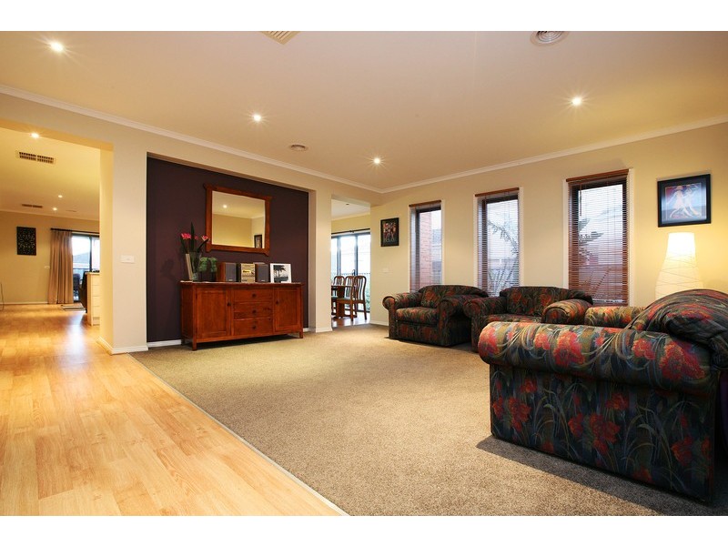 24 Domain Drive, Hillside VIC 3037