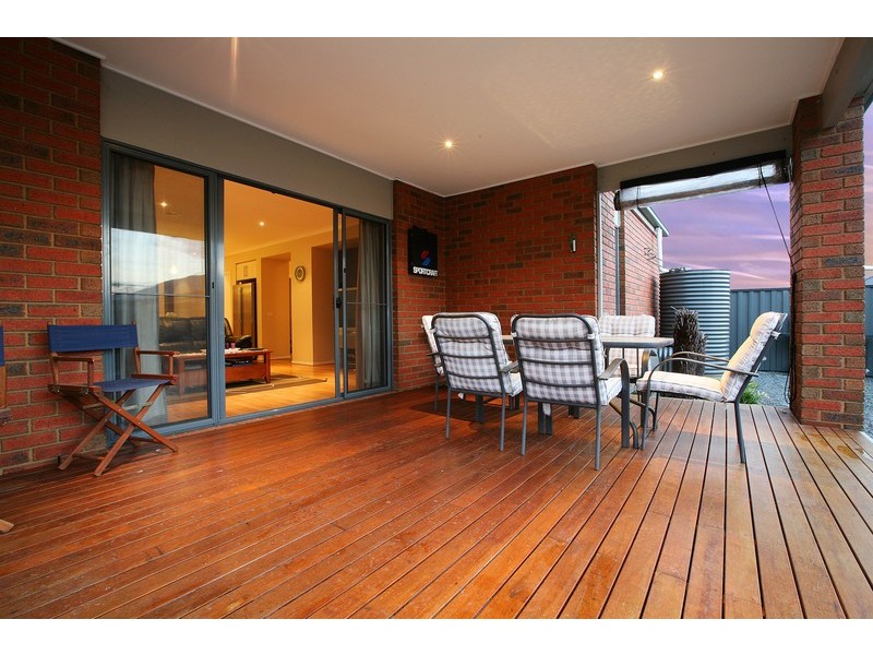 24 Domain Drive, Hillside VIC 3037