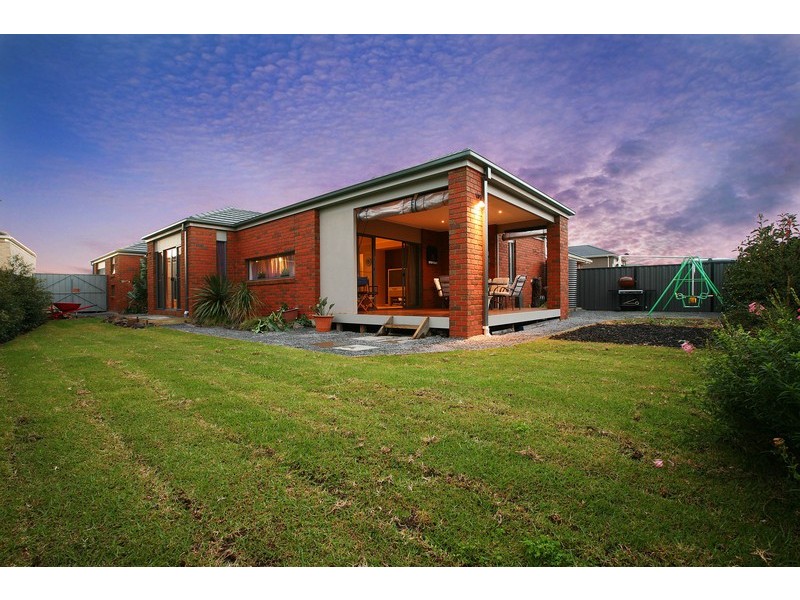 24 Domain Drive, Hillside VIC 3037