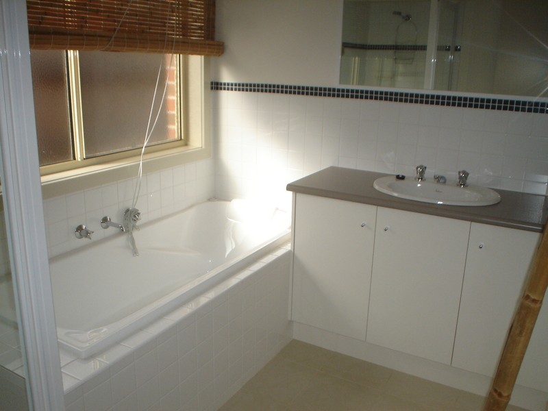 2/77 Allenby Road, Hillside VIC 3037