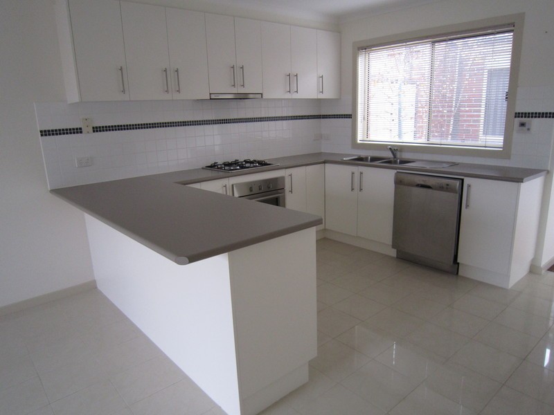 2/77 Allenby Road, Hillside VIC 3037