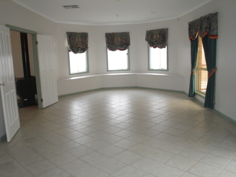 9 Beaumont Court, Sydenham VIC 3037