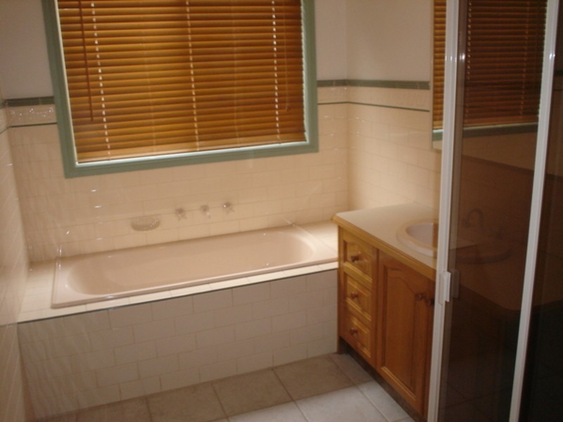 9 Beaumont Court, Sydenham VIC 3037