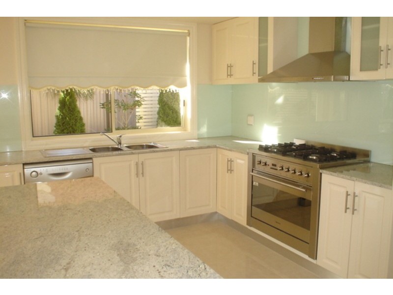 6 Beechwood Grove, Burnside VIC 3023