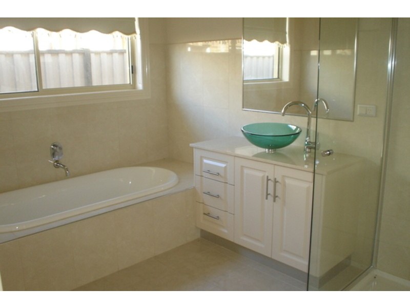 6 Beechwood Grove, Burnside VIC 3023