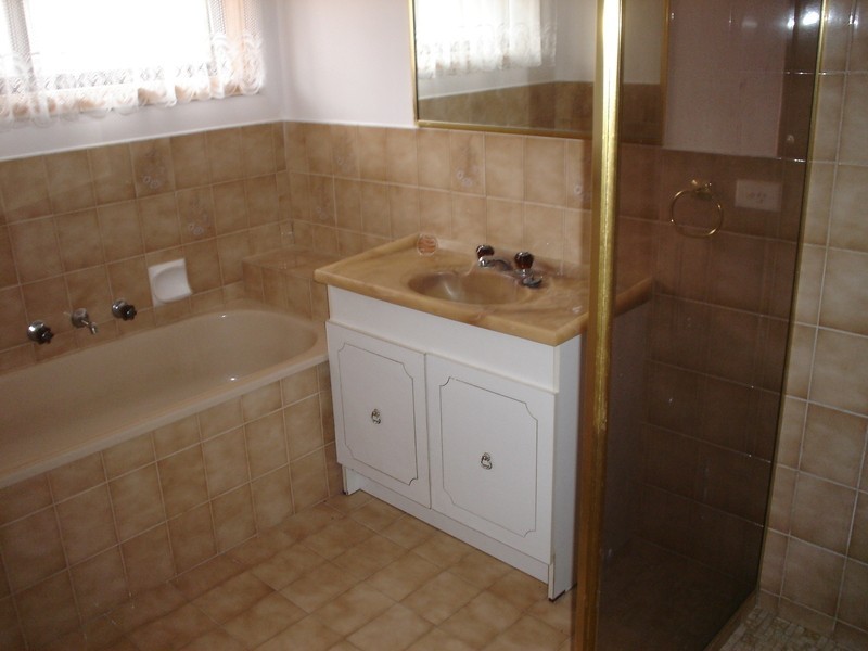 16 Barbary Crescent, Taylors Lakes VIC 3038