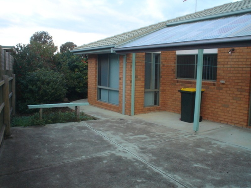 2 Cowley Street, Delahey VIC 3037