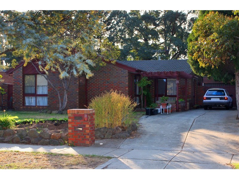 21 Cocoparra Crescent, Taylors Lakes VIC 3038