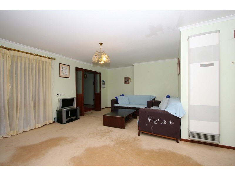 21 Cocoparra Crescent, Taylors Lakes VIC 3038