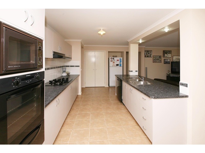 4 The Willows, Hillside VIC 3037