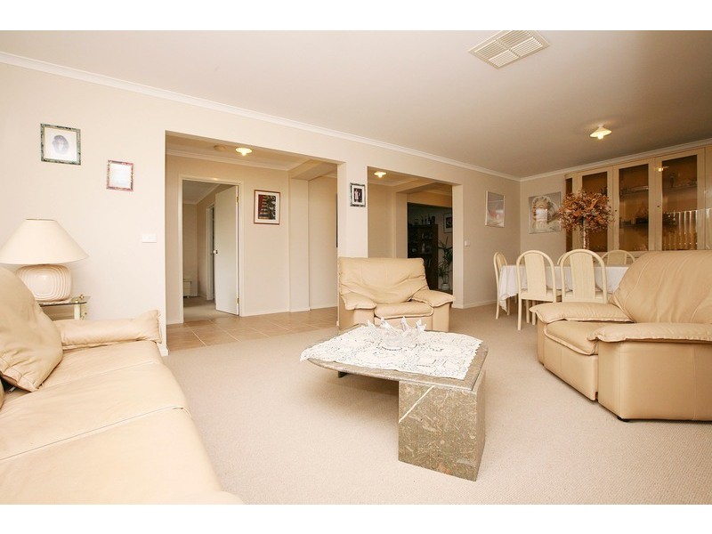 4 The Willows, Hillside VIC 3037