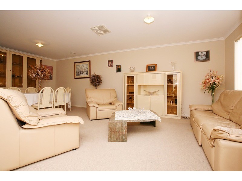 4 The Willows, Hillside VIC 3037