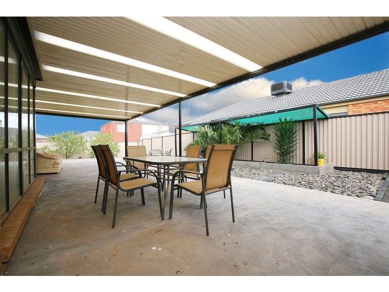 4 The Willows, Hillside VIC 3037