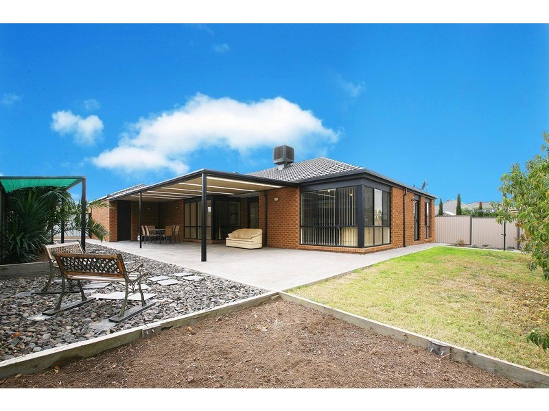 4 The Willows, Hillside VIC 3037