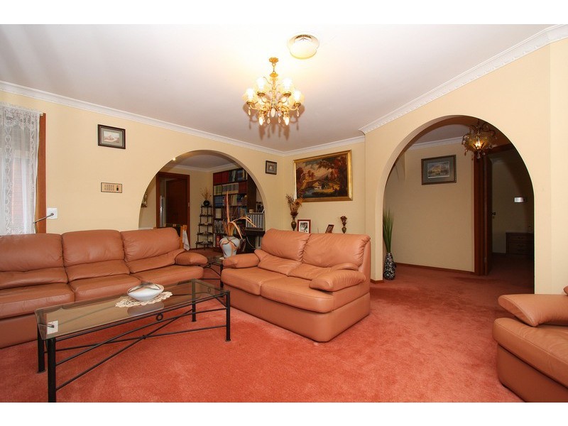 4 Minerva Crescent, Keilor Downs VIC 3038