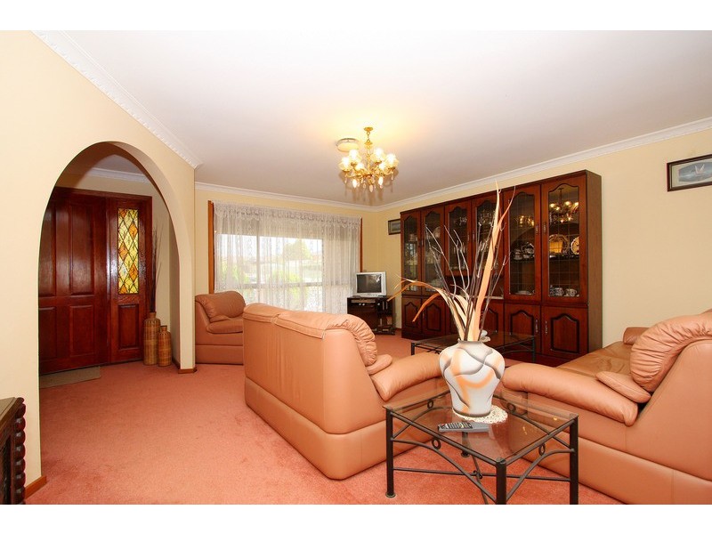 4 Minerva Crescent, Keilor Downs VIC 3038