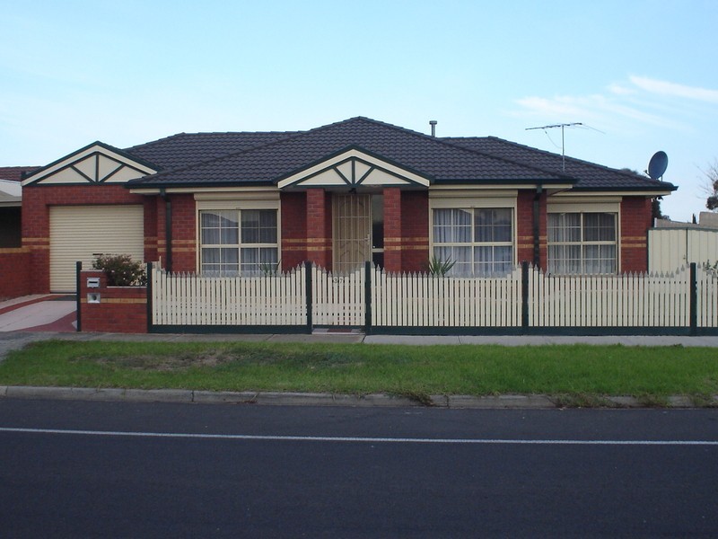 37 Frost Drive, Delahey VIC 3037