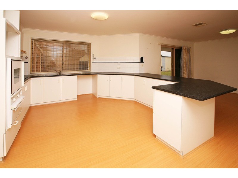 8 Terrye Court, Hillside VIC 3037