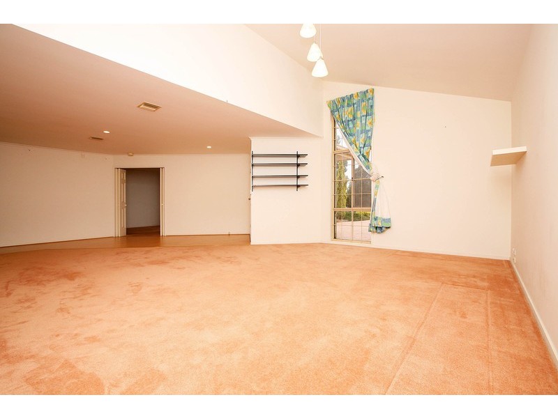 8 Terrye Court, Hillside VIC 3037