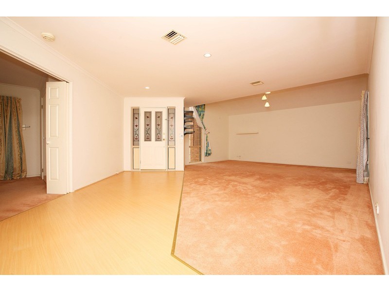 8 Terrye Court, Hillside VIC 3037