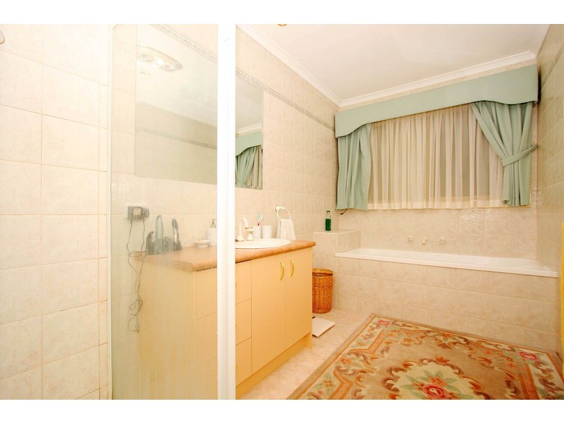 2/15 Hallmark Place, Keilor Downs VIC 3038