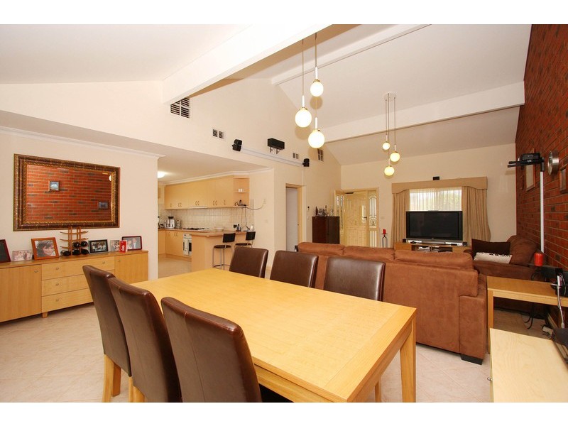 2/15 Hallmark Place, Keilor Downs VIC 3038