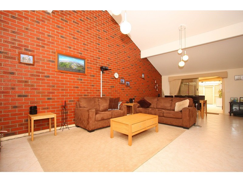 2/15 Hallmark Place, Keilor Downs VIC 3038