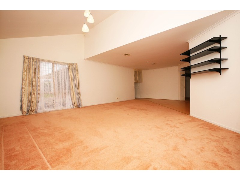8 Terrye Court, Sydenham VIC 3037